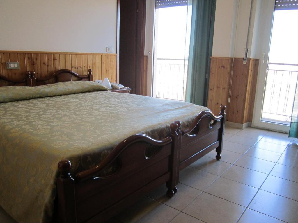 Tourist Hotel Potenza Habitación foto